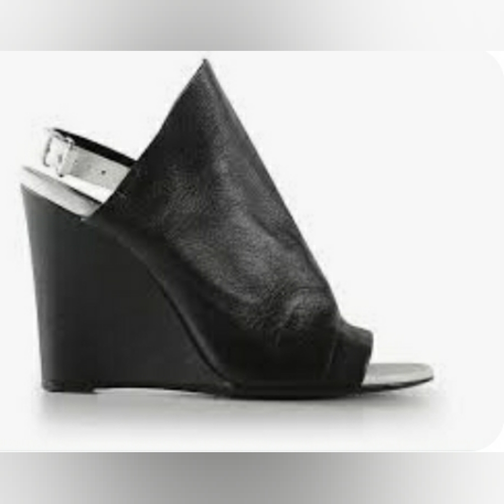 BALENCIAGAVeau Papier Wedge Sandals Black White